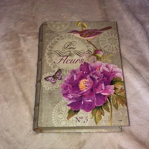 Secret storage book 📚 🌸🤫